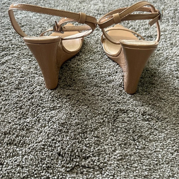 Schutz Raquel Patent Leather Wedge Sandals. Size 8.5. - Picture 9 of 10